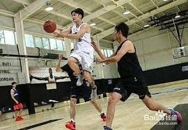 永远不要以为自己已经稳了， 库里以为绝杀了，没想到被詹姆斯反绝杀！